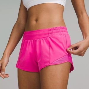 Lululemon Hotty Hot Short 2.5” Low rise 🌸 Sonic Pink, Sz 4